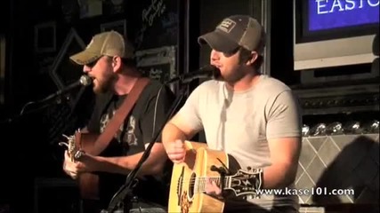 Easton Corbin - Roll With It ( live ) 