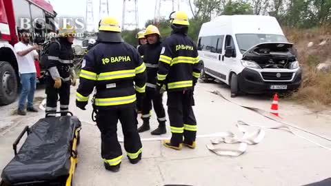 Обучават спасители за реакция при катастрофа на пътнически автобус с цистерна