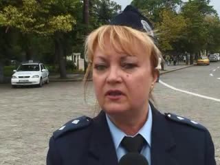 Полицаи не глобяват, а правят подаръци