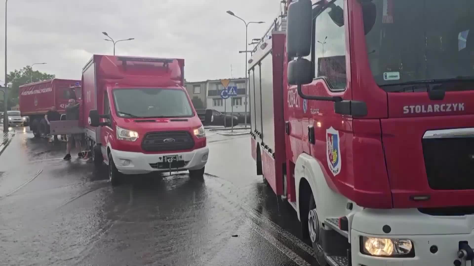 Половин метър лед и вода: Мощна градушка удари полски град (ВИДЕО)