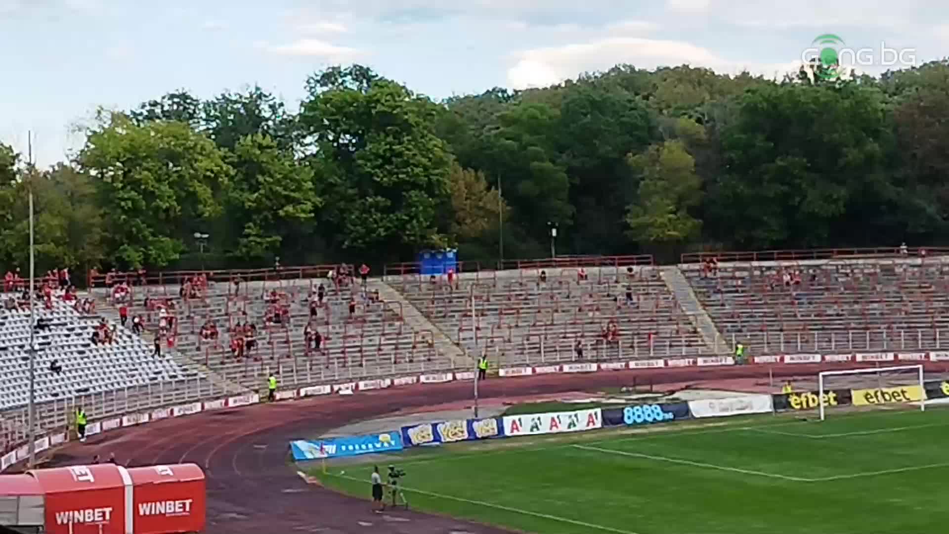 Мощна подкрепа за "белите" и пореден бойкот на сектор "Г"