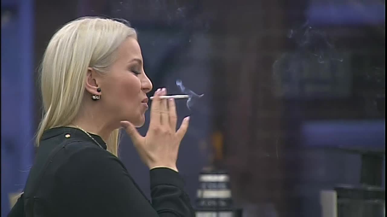 Егени пее серенада на Зарко