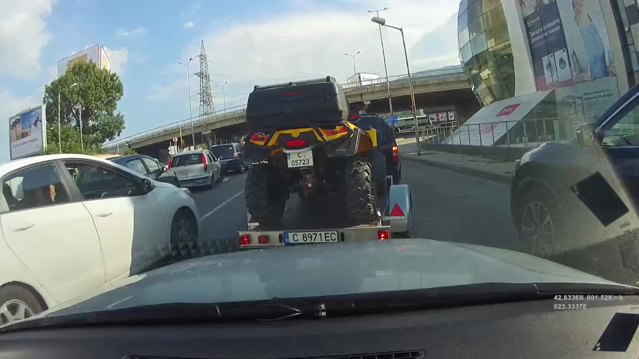Наглец кара след линейка
