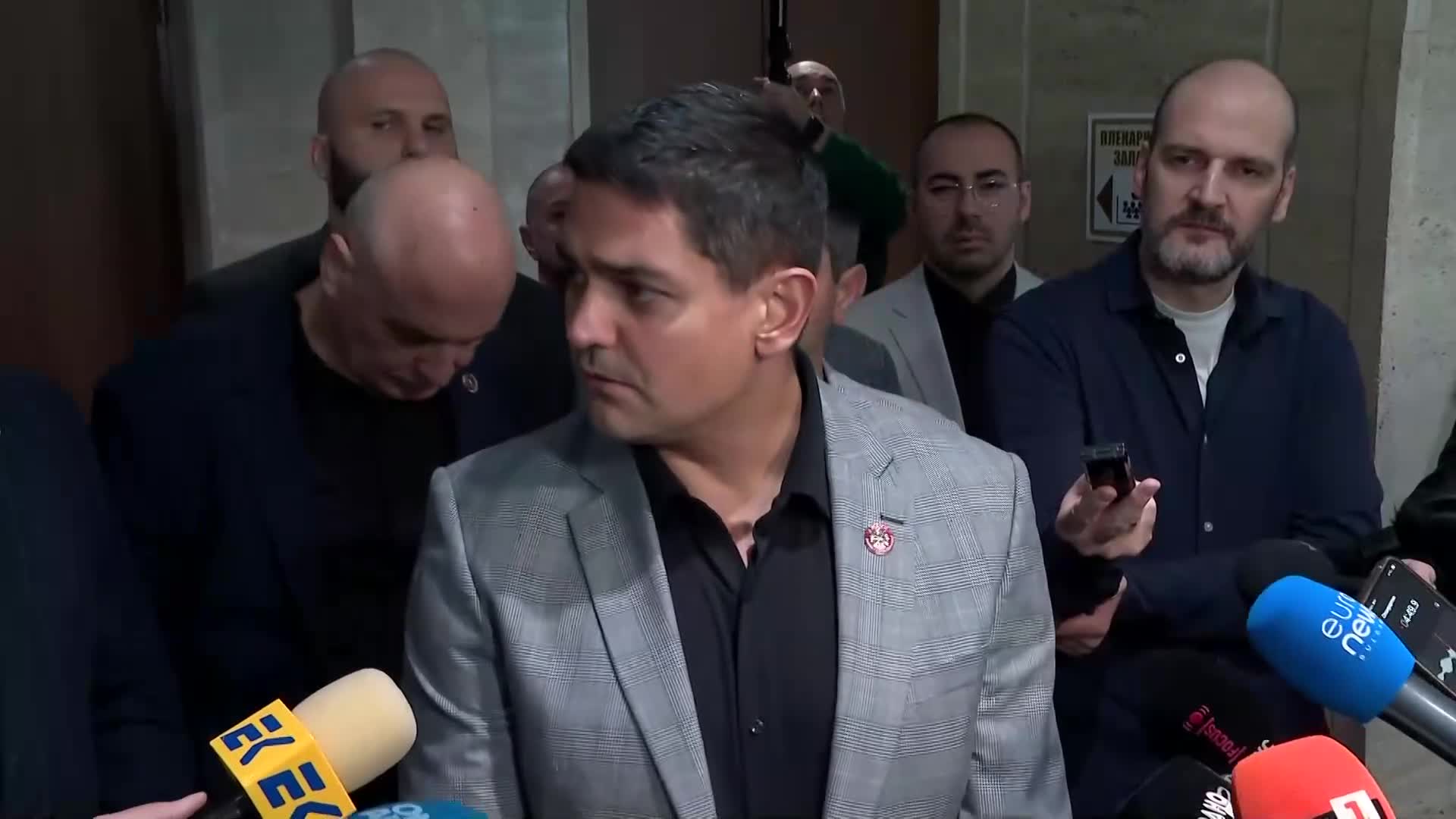 Радостин Василев: Управляващото мнозинство се е изпокрило. Предсрочни избори са наложителни