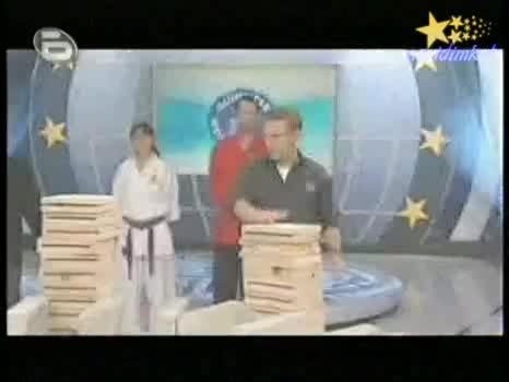 Рекорди На Гинес-Най-Много Счупени Дъски За 1 мин.!!! 27.07.2008
