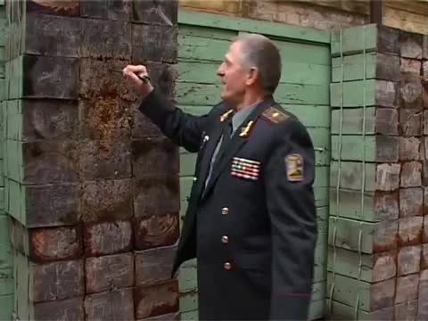Генерал от "спецназ" хвърля ножове