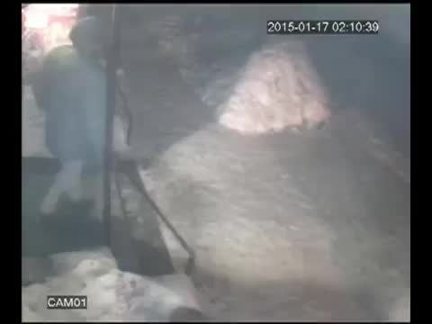 Пиян се опитва да разбие магазин в Русия