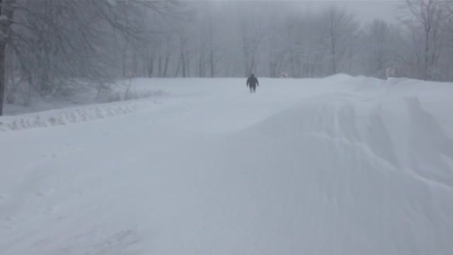 Сняг и преспи в Троянския проход