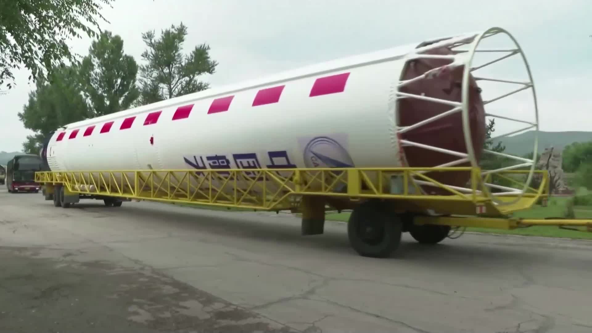 ЗРЕЛИЩНИ КАДРИ: Изстрелване на сателит в Китай
