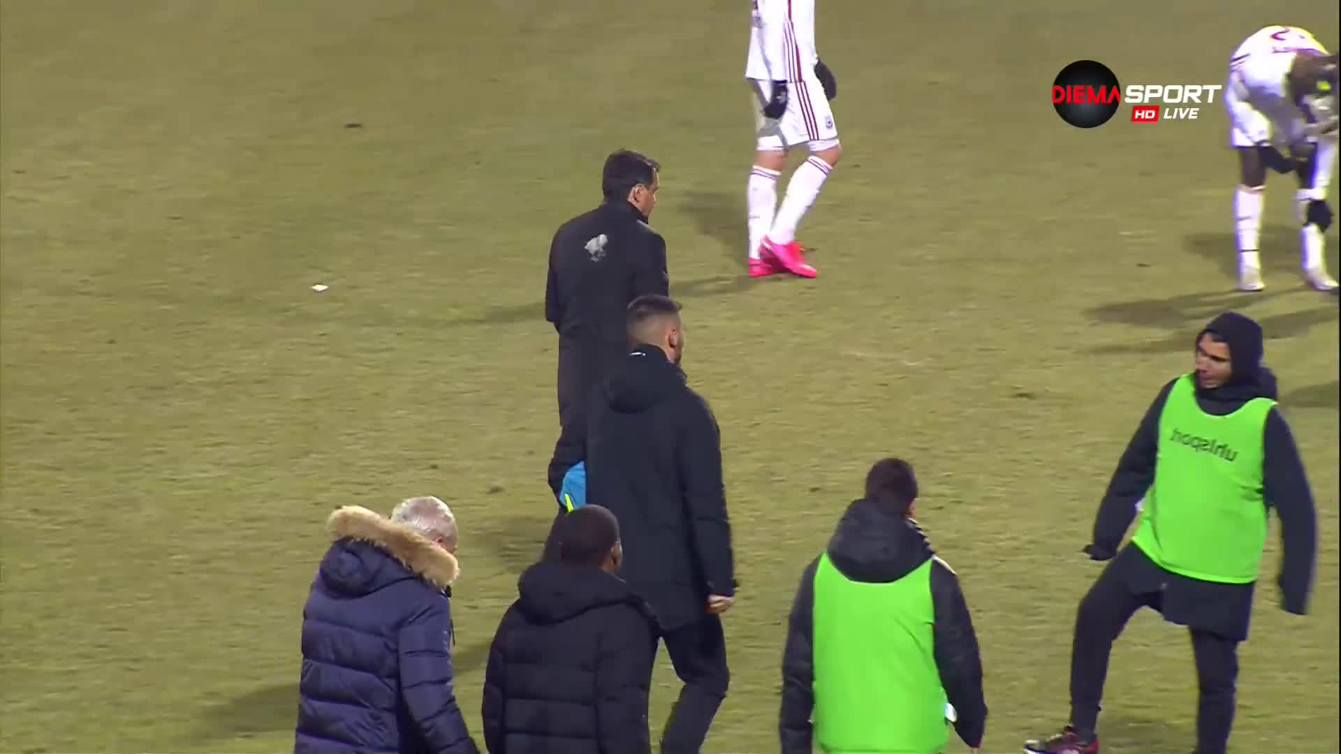 Феновете продължават с набезите към Крушчич