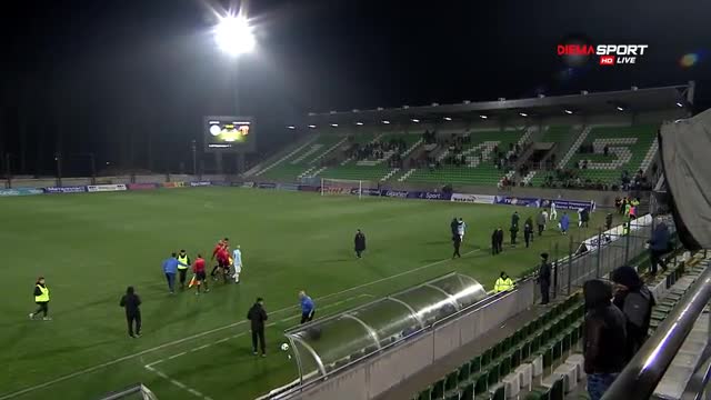Изпратиха с ругатни съдиите и отбора на Локо Пд от "Лудогорец Арена"