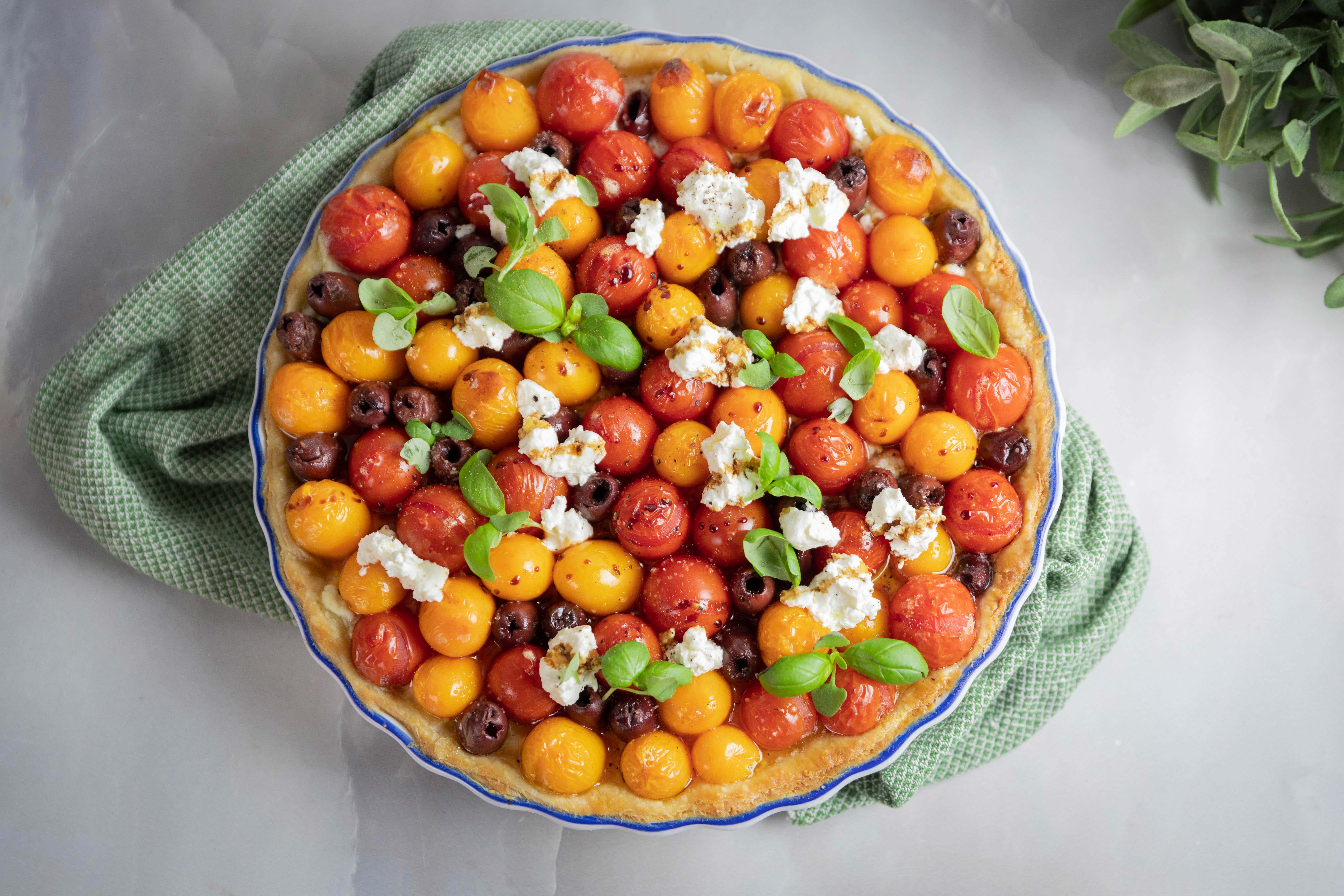 Тарт с карамализиран лук, домати и аншоа | Ключовата съставка на Лука | 24Kitchen Bulgaria