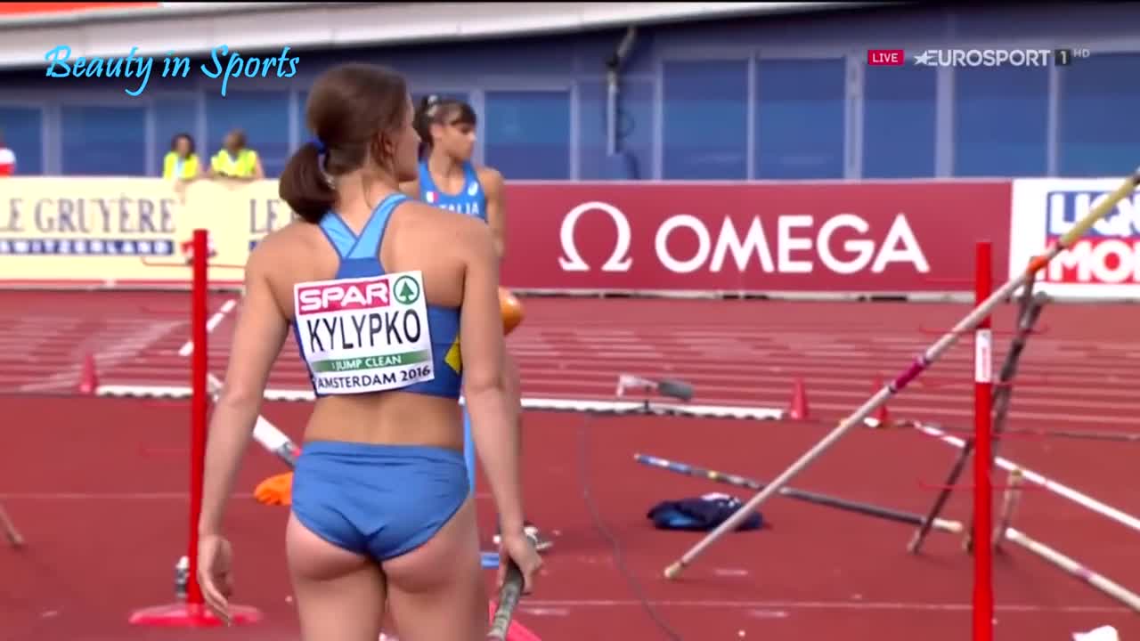 Красиви моменти на секси момичета по овчарски скок