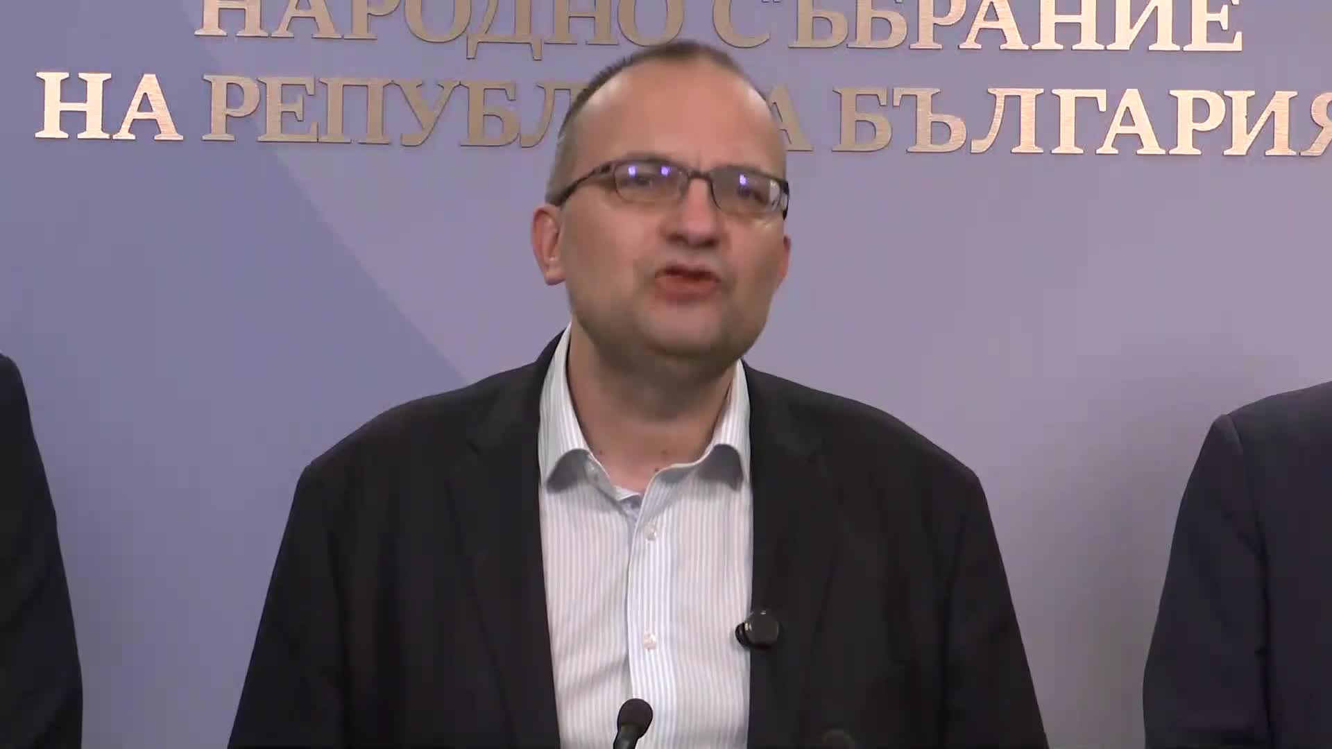 От „Демократична България” заявиха, че гласуването на бюджета е показало, че няма пилот в самолета