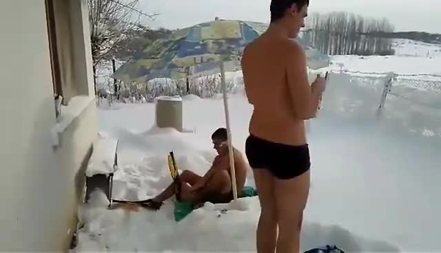 На плаж .. посред зима