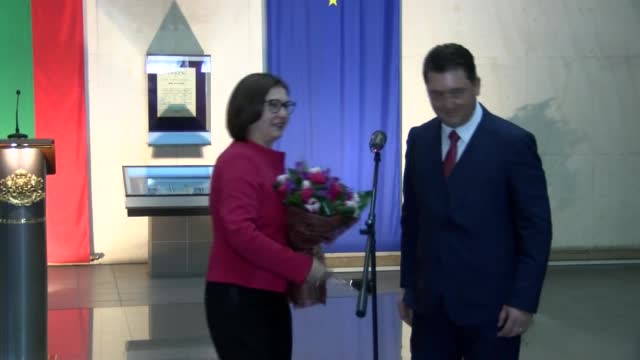 Бъчварова предаде поста за 40 секунди
