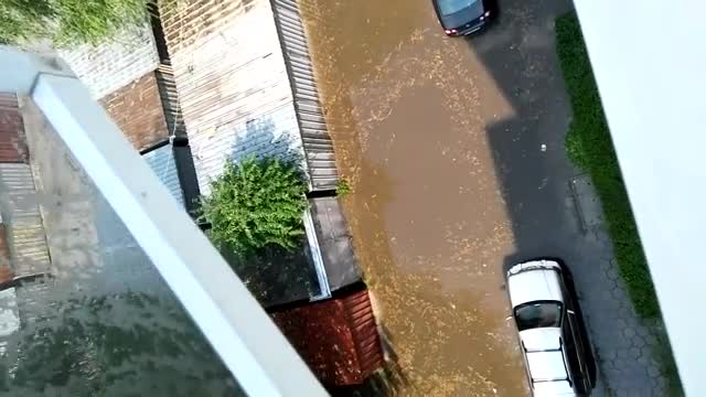 Наводнение на пловдивските улици след градушката