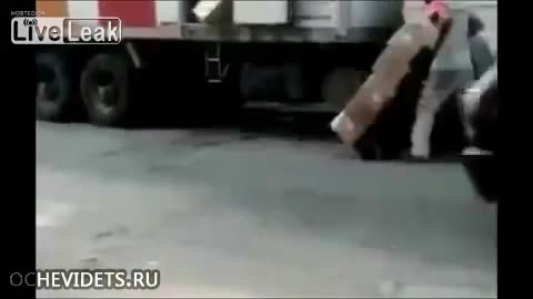 Да плачеш или да се смееш ... пича здраво се натърти !!!