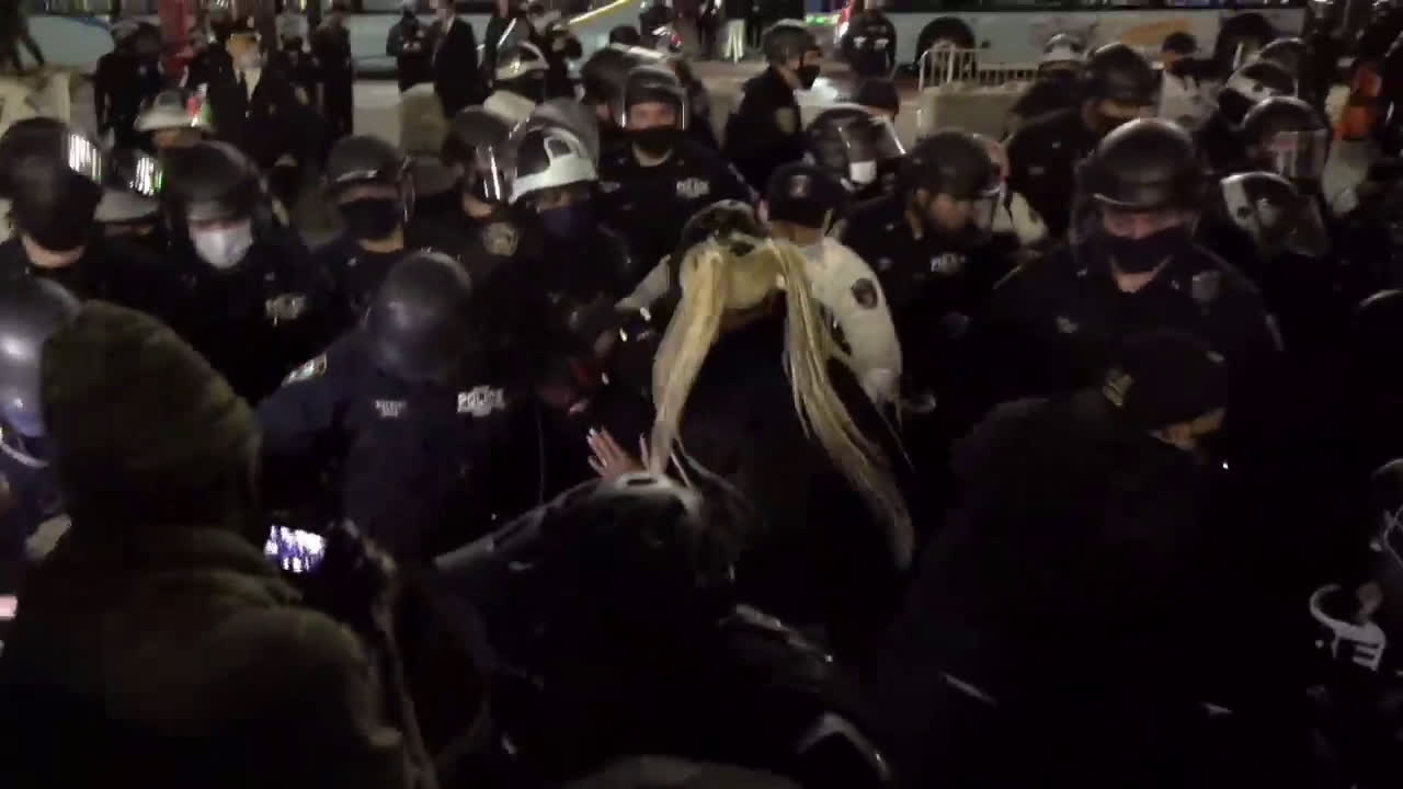 USA: Several arrested as tensions escalate between police and protesters in NYC
