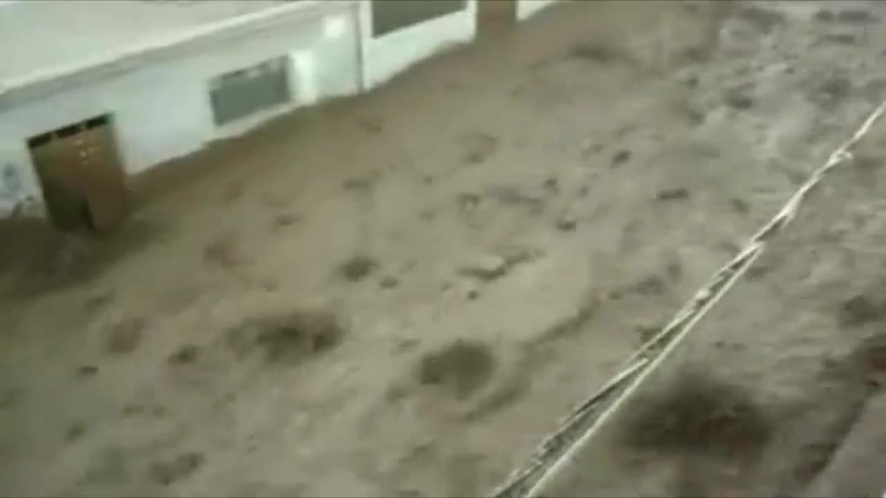 Наводнение удря село в Чили