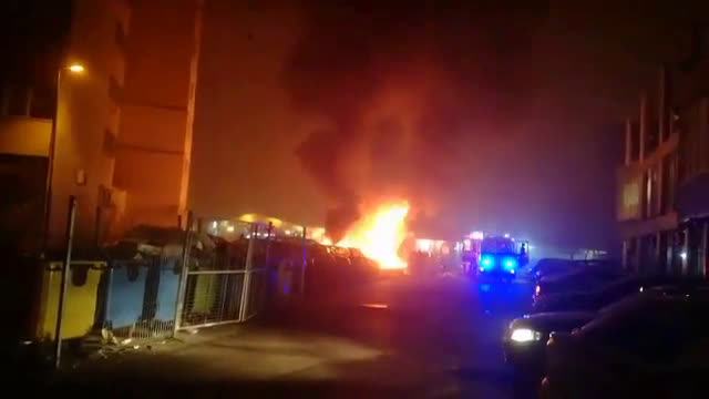 Коли пламнаха на паркинг в София