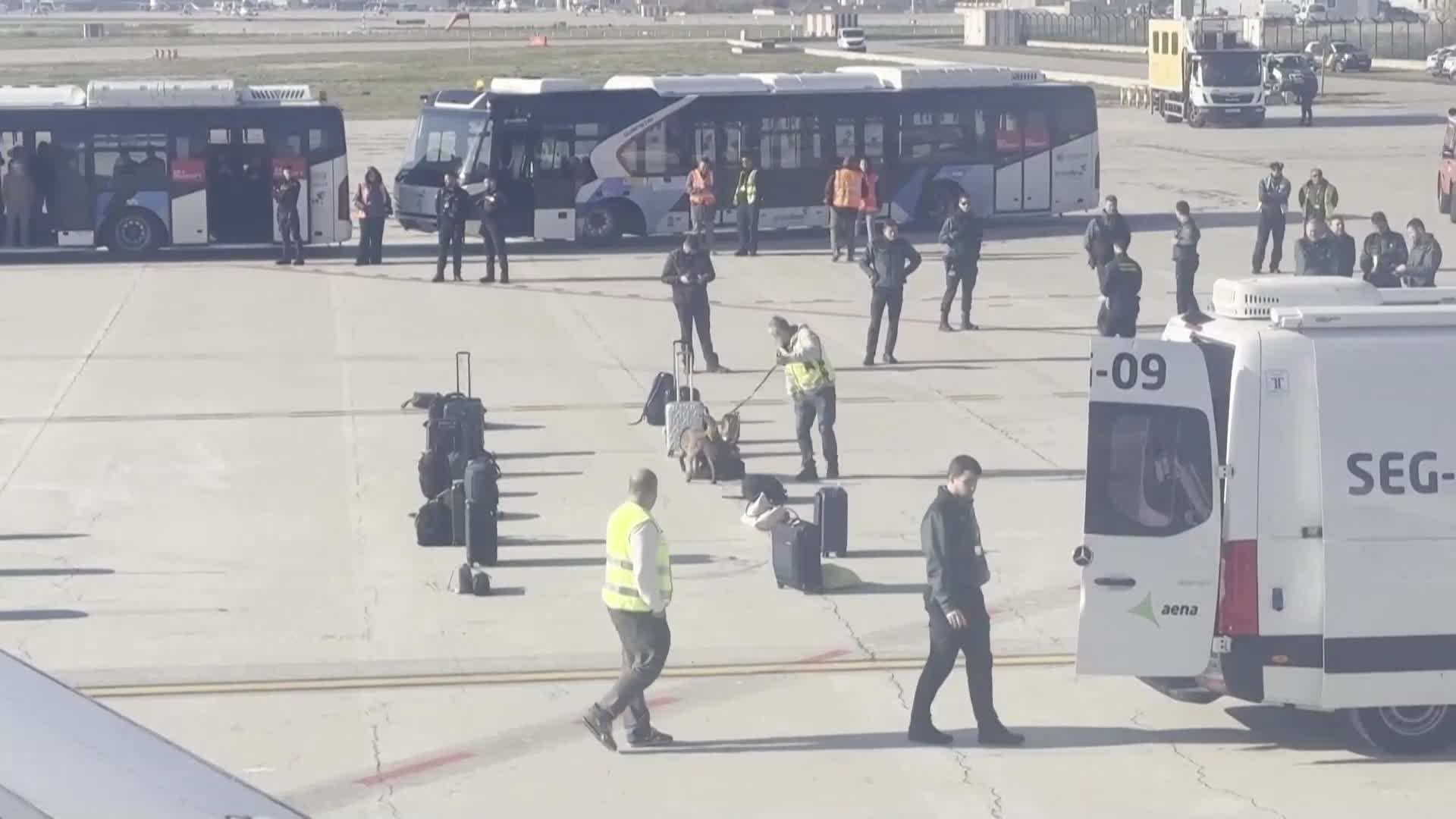 Самолет на Turkish Airlines кацна аварийно в Барселона заради бомбена заплаха