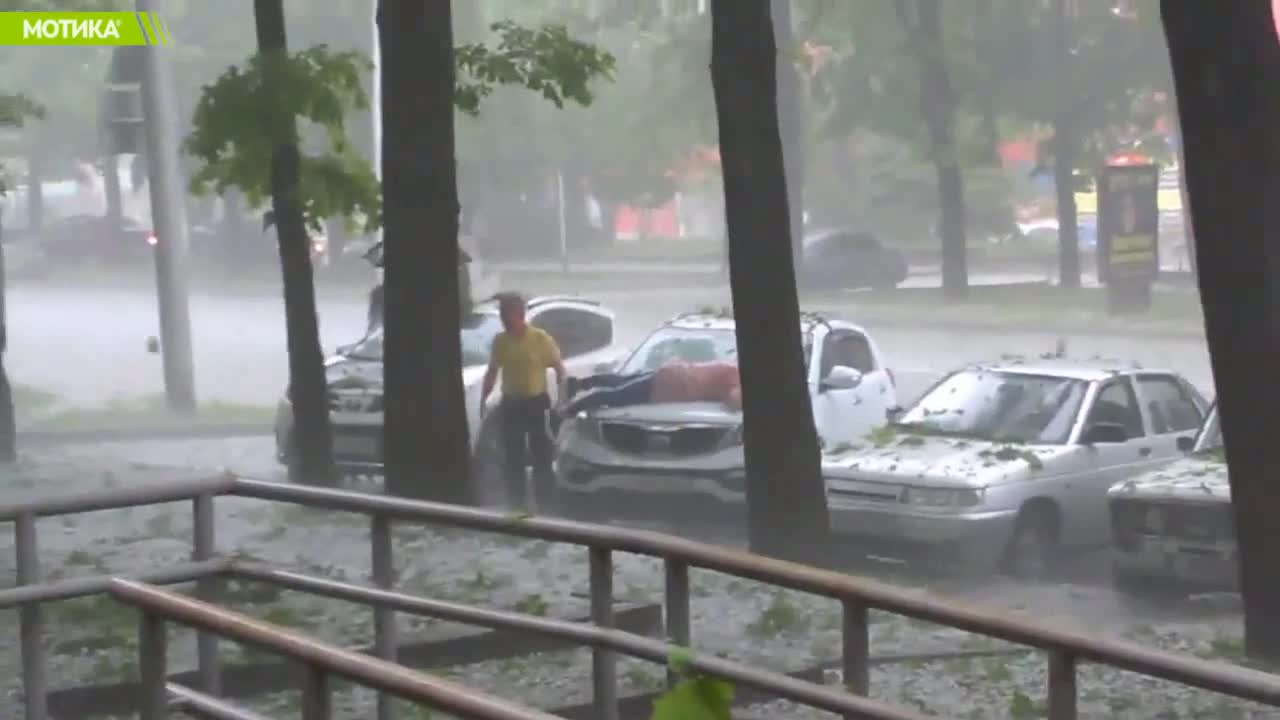 Как жена пази колата си от градушка