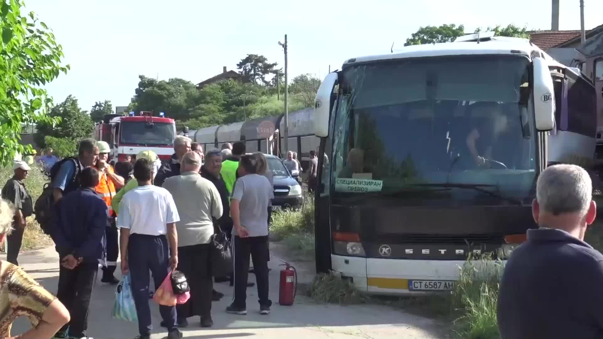 Влак блъсна автобус край Симеоновград, има пострадали