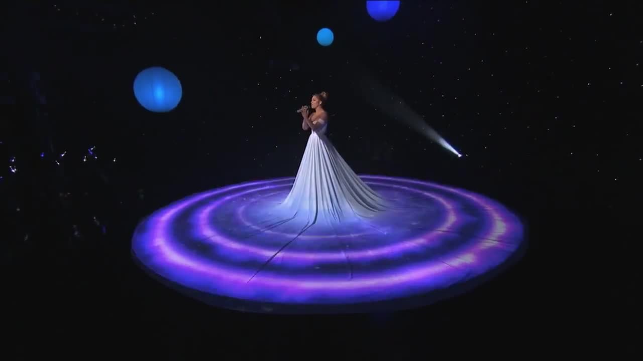 Роклята на Дженифър Лопез превърната в екран " Feel the Light" - American Idol