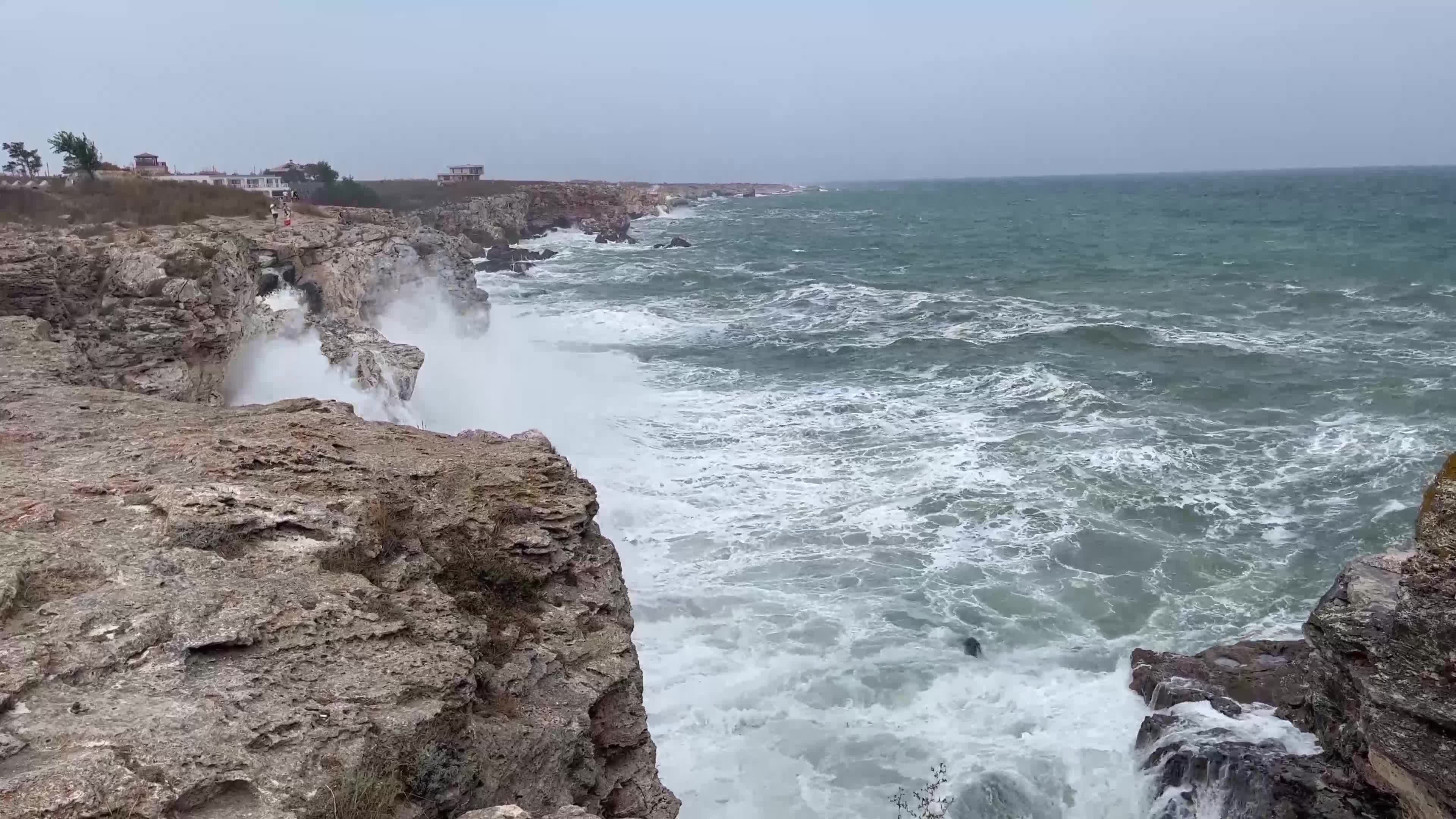 Бурно море край Тюленово