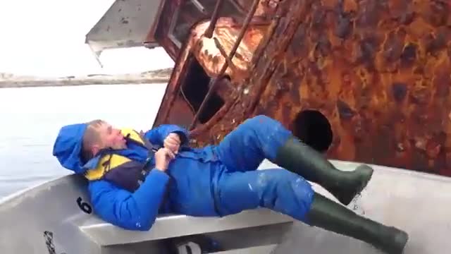 Да се събудиш до потънал кораб!