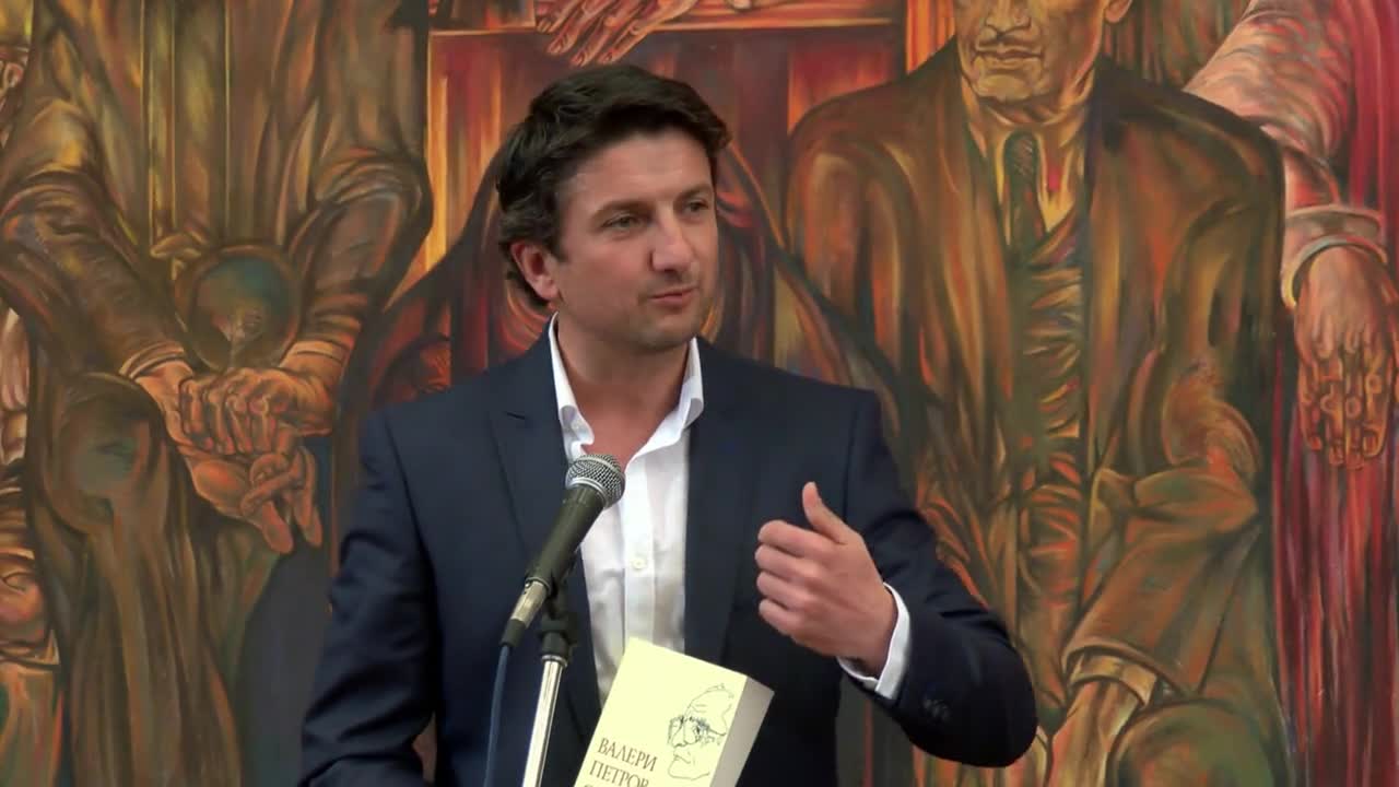 Нова книга с безценните стихове на Валери Петров