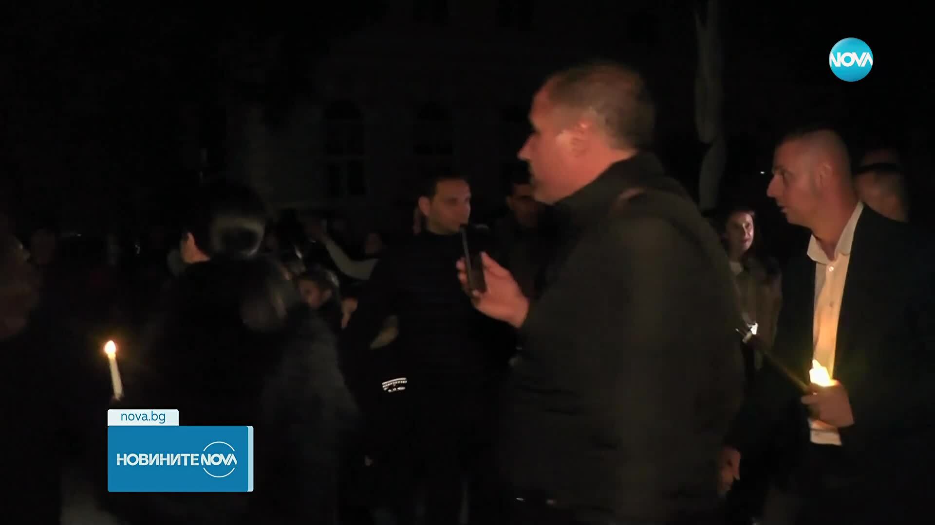Факелно шествие във Враца в навечерието на Деня на народните будители