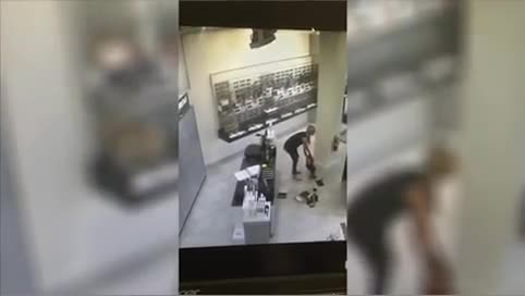 Електронна цигара експлоадира в чантата на жена