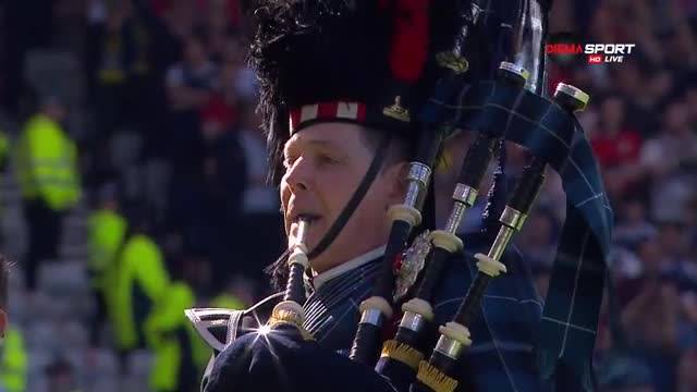 Въздействащите химни на Шотландия и Англия преди битката помежду им
