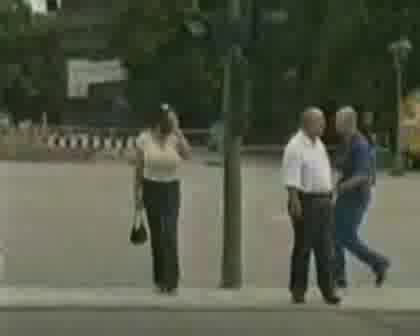 Жена със Огромни Гърди