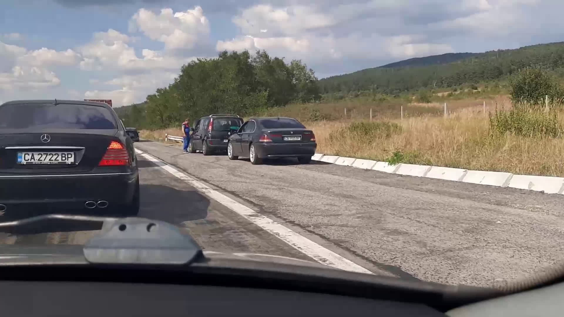 Шофиране в аварийната лента на магистрала "Тракия"