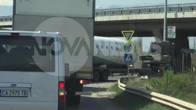 "Моята новина": Самолет на кръгово кръстовище