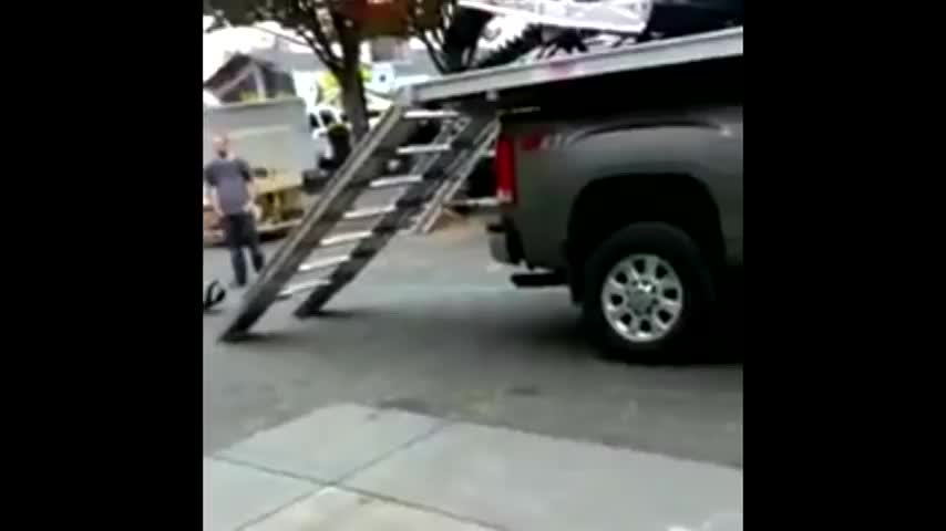 Нова моторни шейни ! ( Sled Deck Jump Fail )!