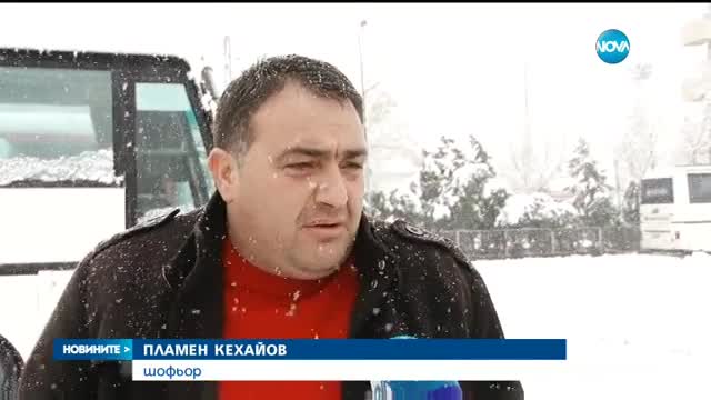 Снегът парализира Пловдив