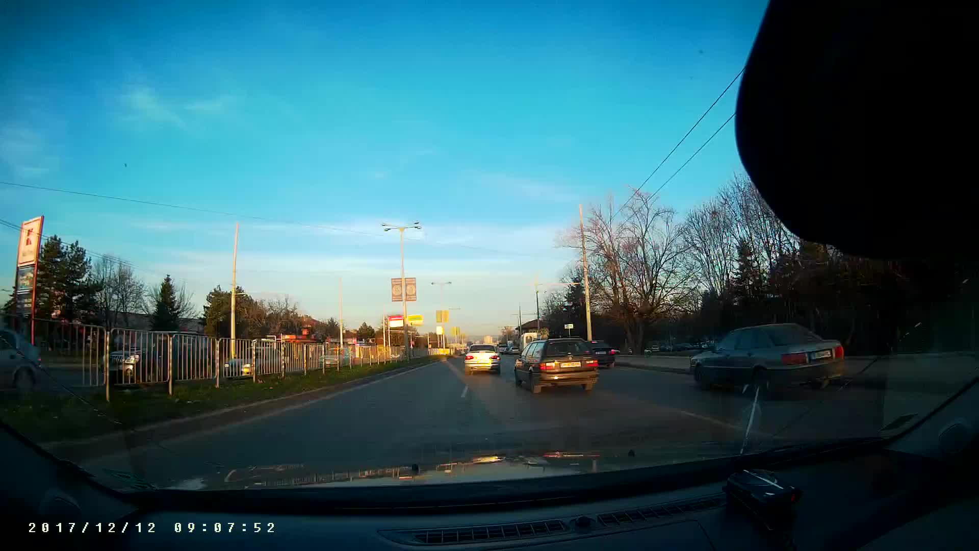 Нямат край идиотите на пътя