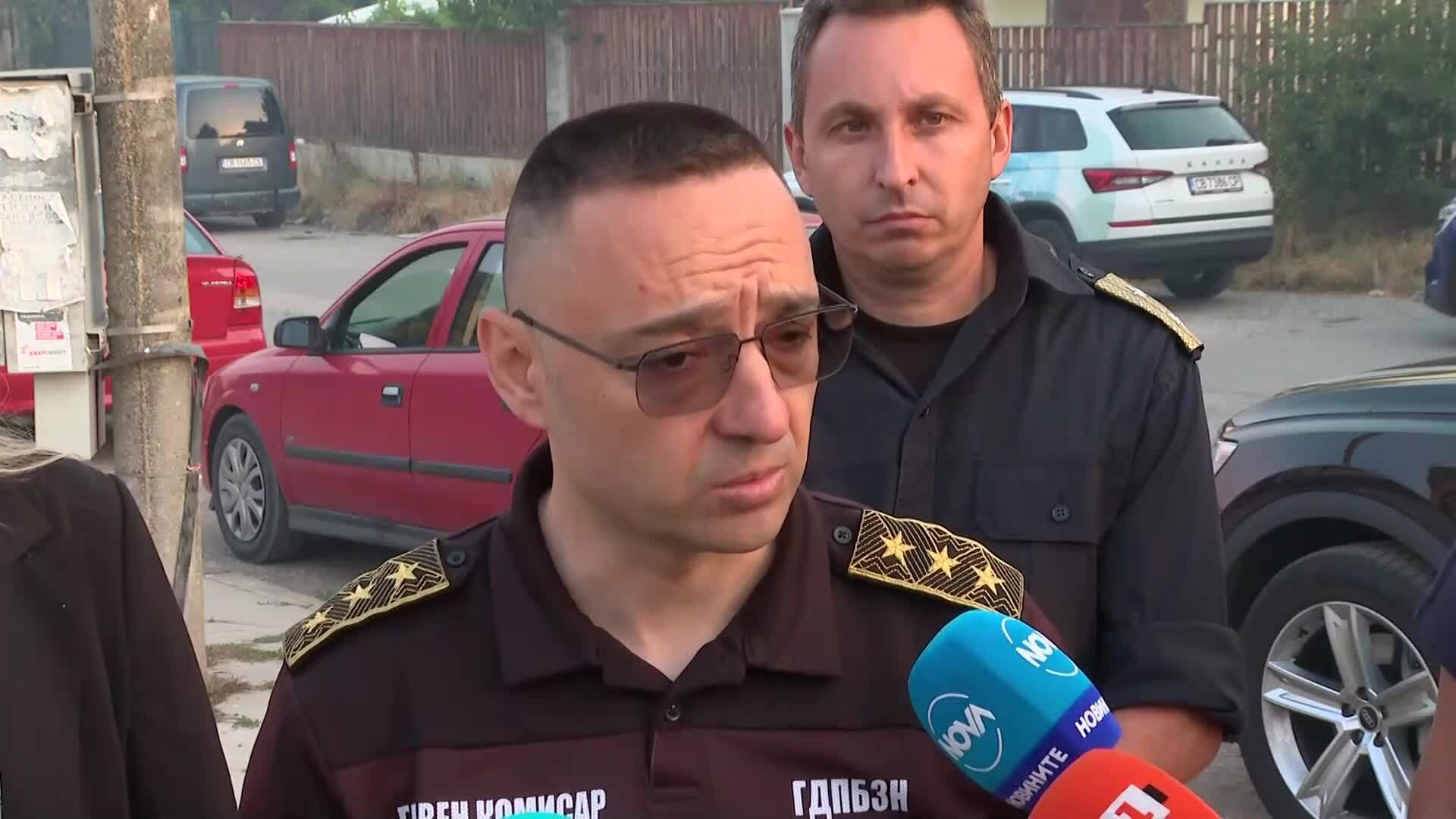 Продължава борбата с огъня край Костинброд
