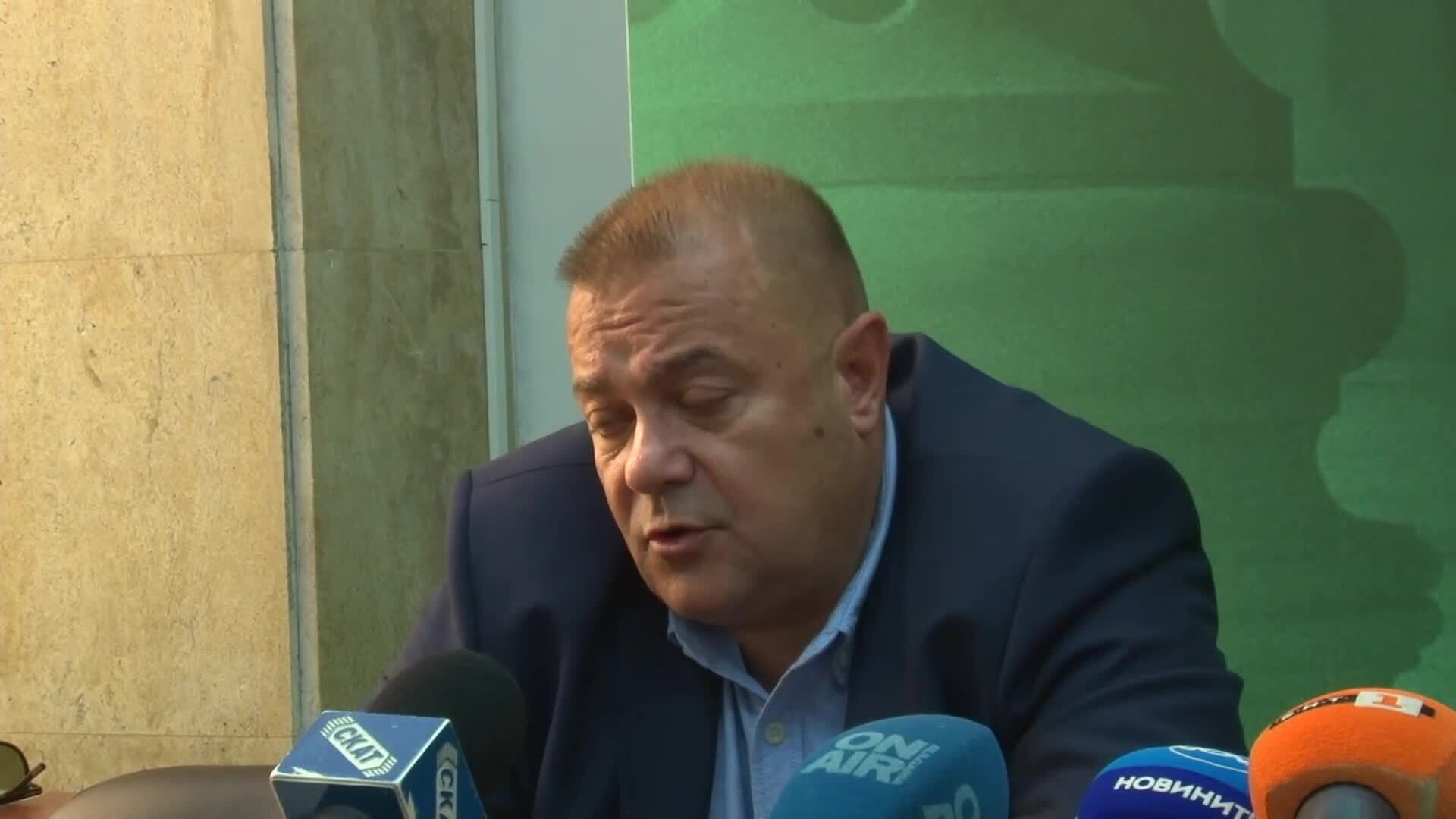 Заподозреният за тройното убийство в Бургаско и баща му били с ограничителни заповеди