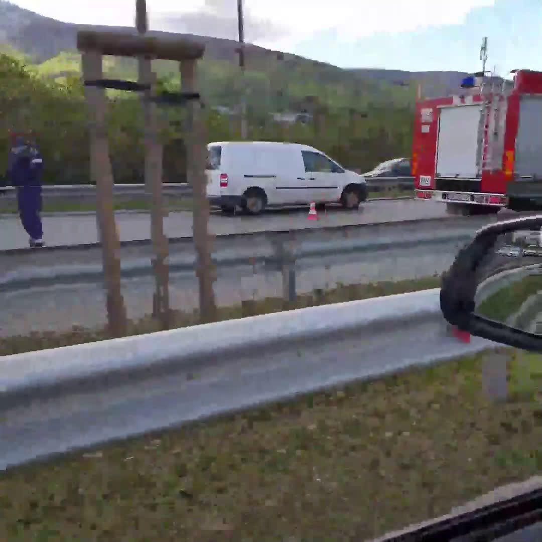 Лек автомобил се преобърна на пътя между Драгалевци и Бояна