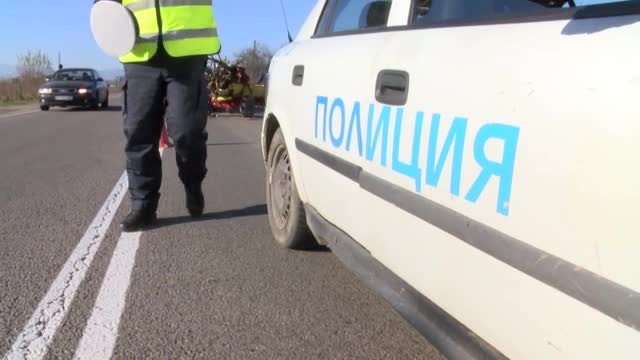Автомобил бутна каруца на пътя, едно дете пострада