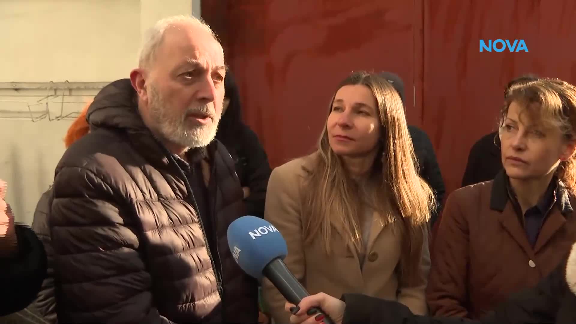 Близки на хора, настанени в дом за възрастни, протестират срещу отнемането на лиценза му