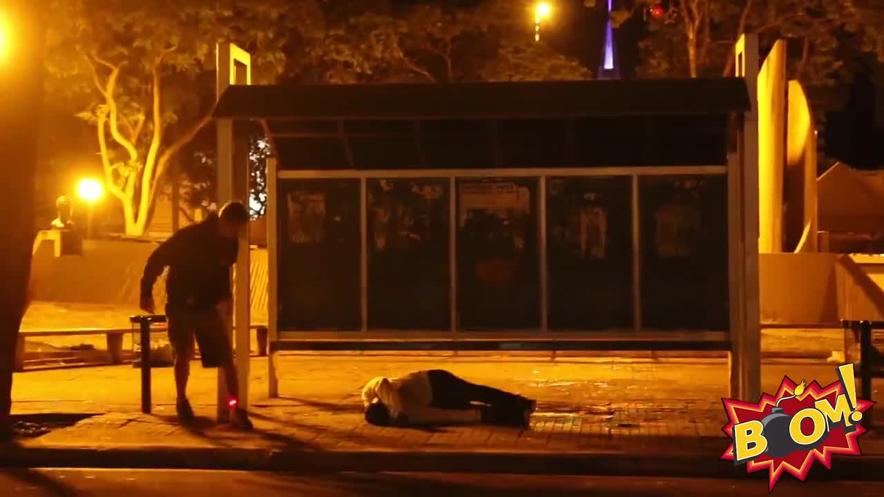 Убийство на автобусна спирка. Щура шега