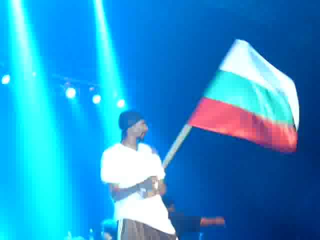 Snoop Dogg Се Кефи С Българското Знаме