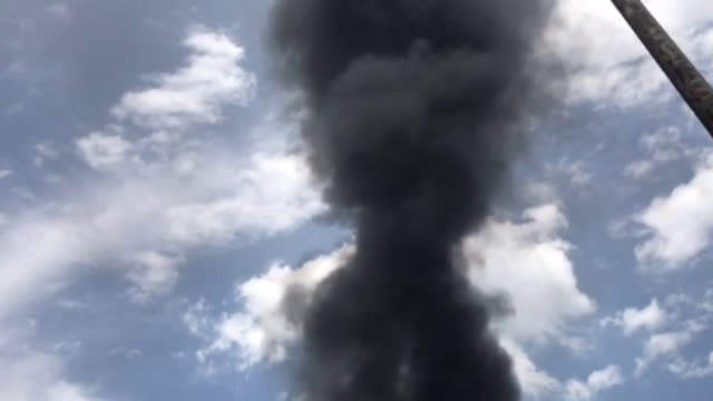 Пожар гори близо до Сточна гара в София
