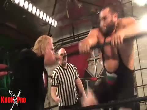 Българският кечист Bashing Bulgarian Miroslav който подписа с Wwe 